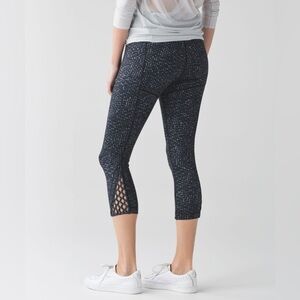 Lululemon Wunder Under Crop Samba Snake Battleship Black Size 2